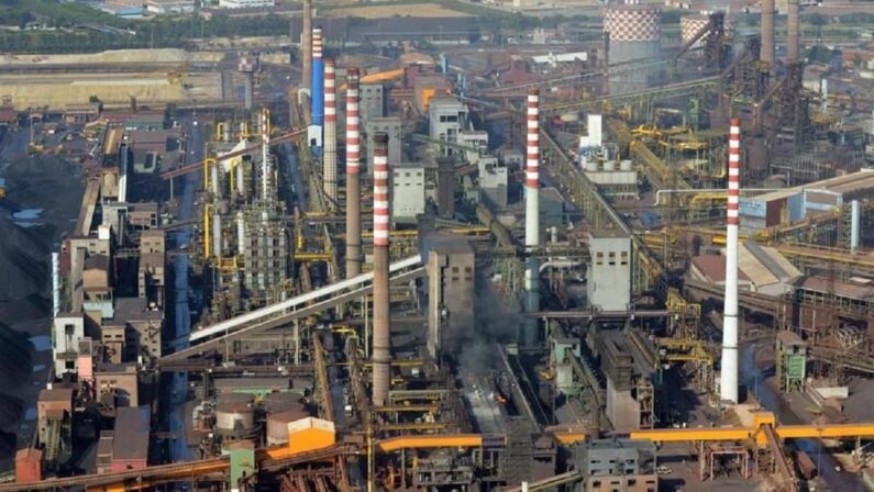 Ex Ilva: operai invitati al riposo volontario per il ponte festivo