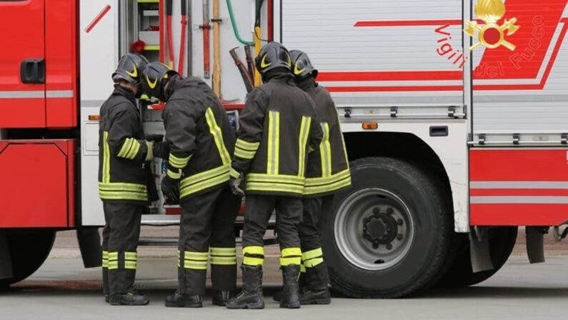 Cosenza, incendiata la porta dello studio di un avvocato