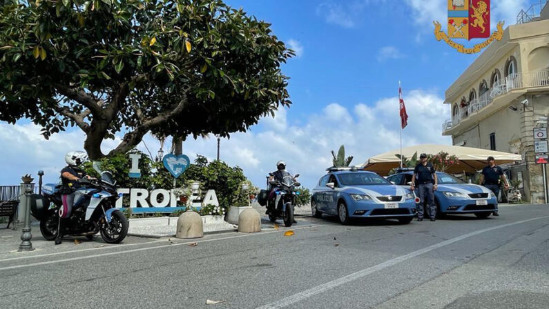 Aggredisce un uomo e poi gli agenti della polizia: un arresto a Tropea