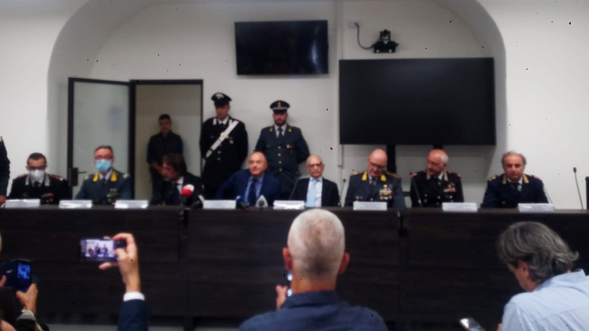 La conferenza stampa dell'operazione contro la 'ndrangheta a Cosenza