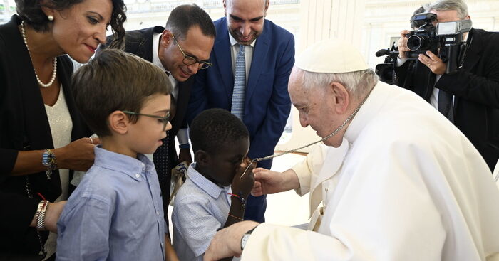 Bimbo pugliese scrive al Papa, Francesco incontra lui e i suoi amici