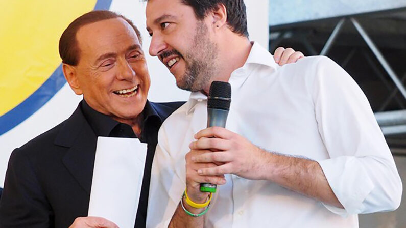 Sotto il Carroccio cova la rivolta e Salvini chiede aiuto a Berlusconi