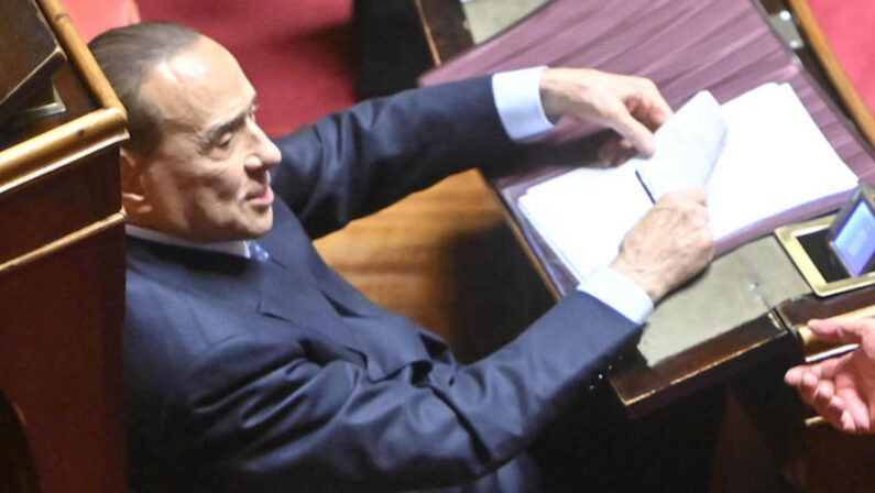 Silvio Berlusconi, l'imbuto della democrazia italiana