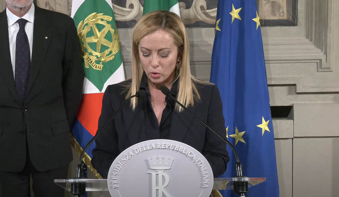 Giorgia Meloni legge la lista dei ministri del suo governo