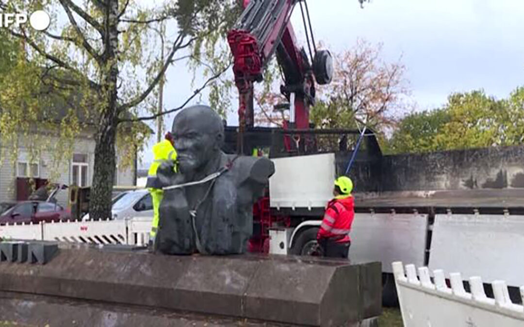 La rimozione della statua di Lenin in Finlandia