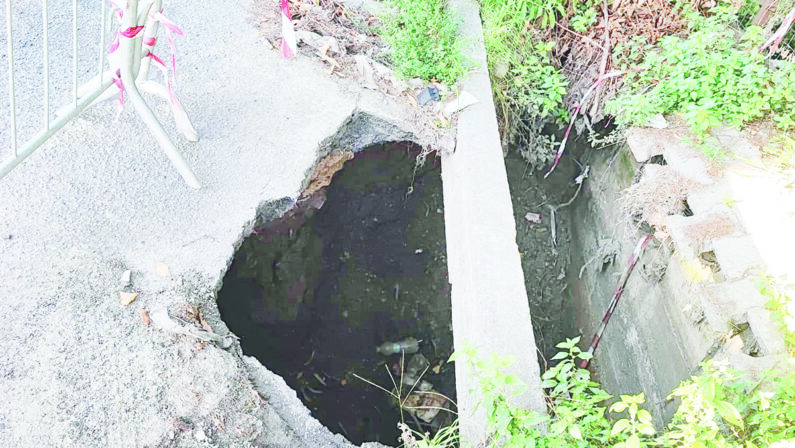 Voragine in una strada in centro a Vibo Valentia