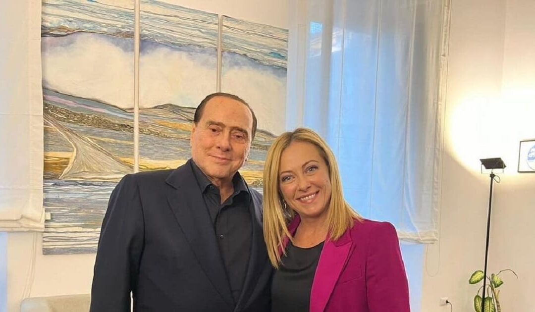 La foto dell'incontro di ieri tra Berlusconi e Meloni pubblicata sui social