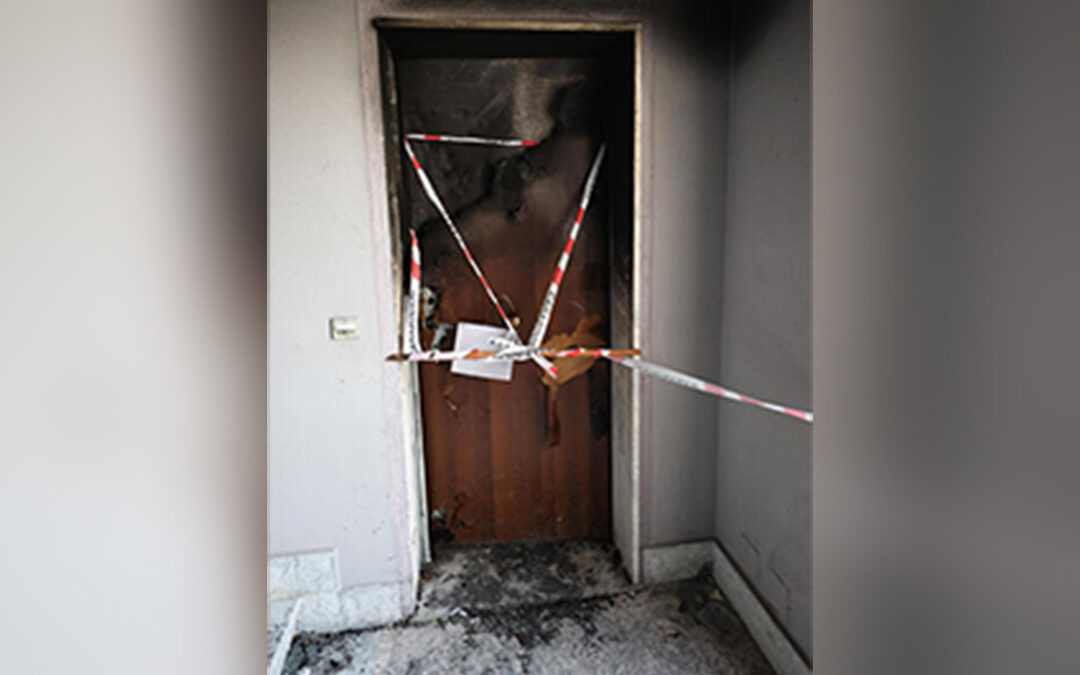 La porta dell'appartamento