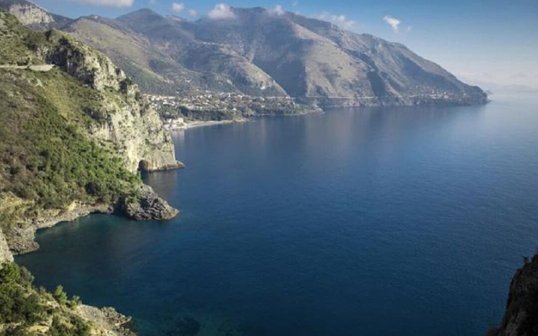 Sbatte con il parapendio sulla scogliera, morto a Maratea