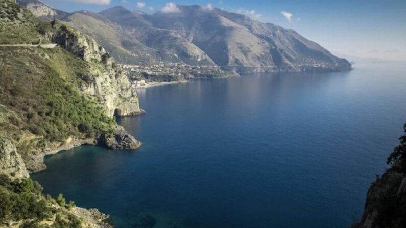 Sbatte con il parapendio sulla scogliera, morto a Maratea