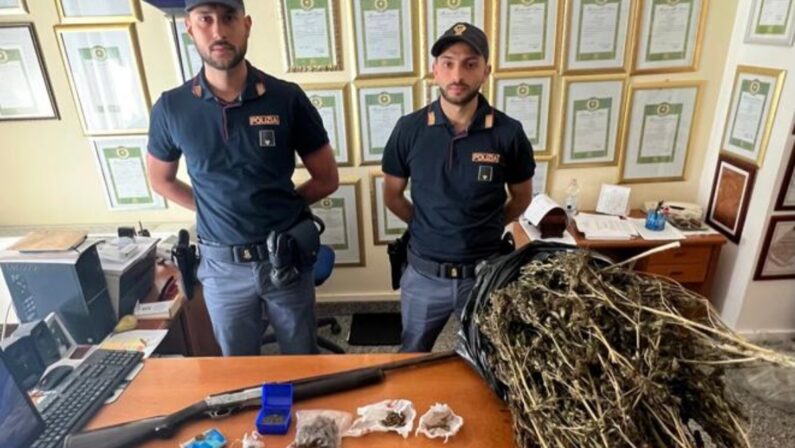 Spaccio di droga nel Vibonese: 1.5 kg di marijuana nascosta in una scuola