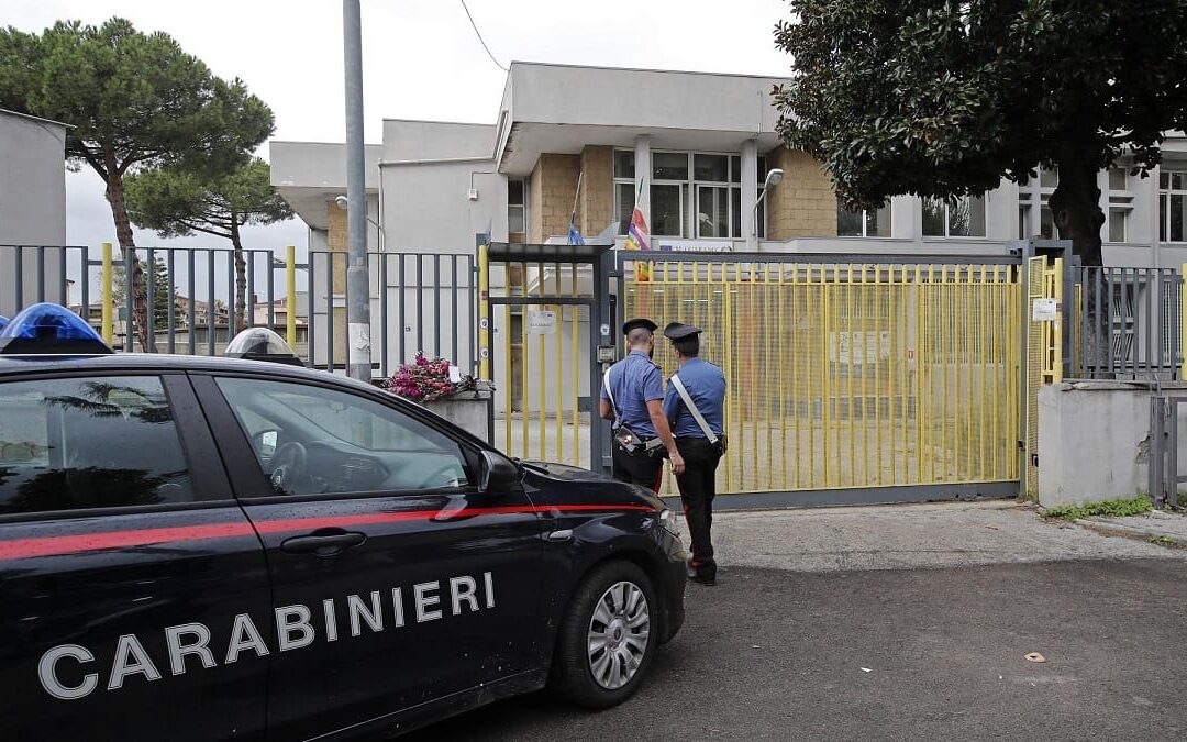 Prof ucciso a Melito, il bidello non risponde al gip e resta in carcere