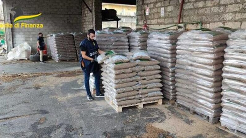 Crotone, sequestrate 75 tonnellate di pellet contraffatto