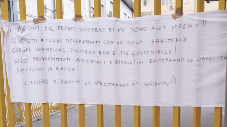 Pronto soccorso al collasso, a Vibo esplode la protesta dei medici