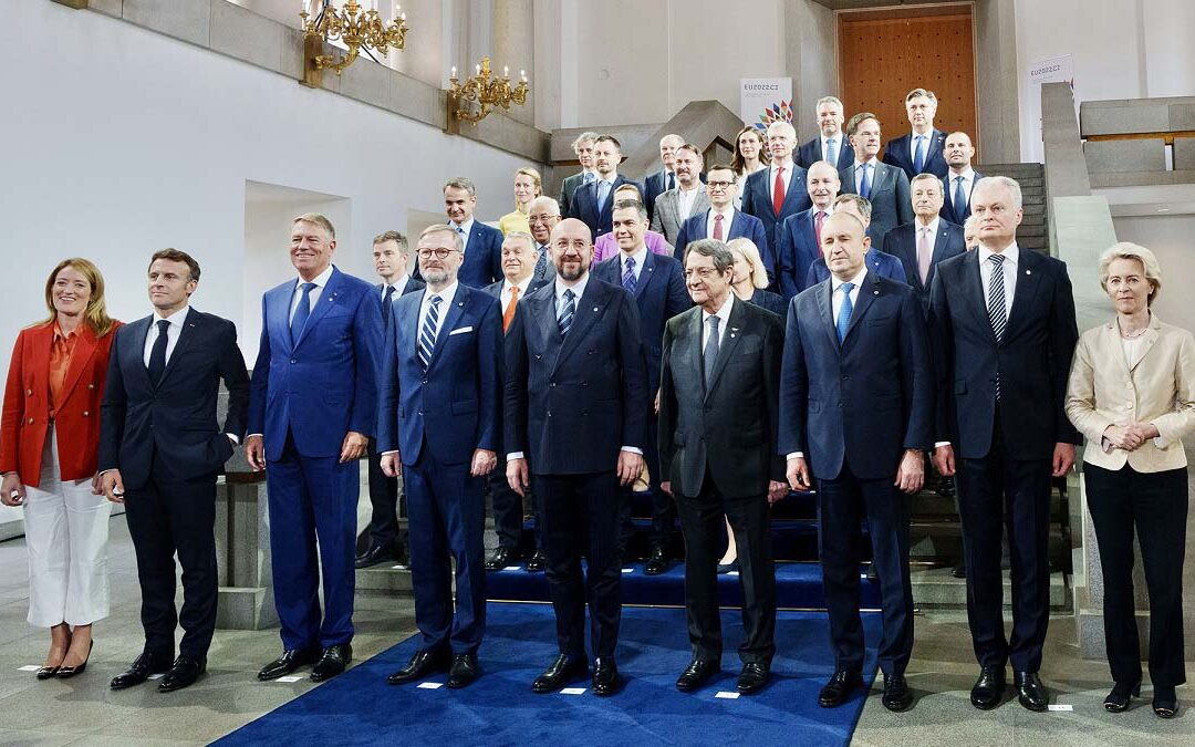 La foto di gruppo alla riunione del Consiglio europeo informale di Praga