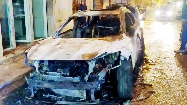 Auto in fiamme a Lamezia, la difesa dell'avvocato Larussa