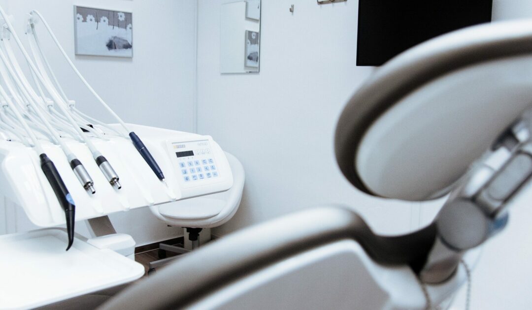 Inala l’ago per devitalizzare un dente, donna di Matera operata d’urgenza a Bari