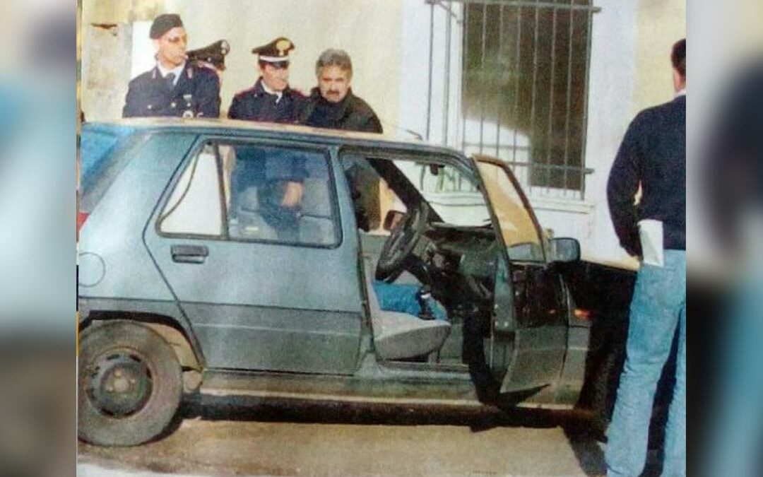 Il corpo di De Pietro all'interno della Renault 5