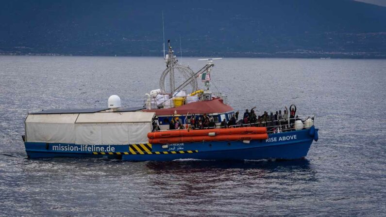 Reggio Calabria, arriva la Rise Above con 89 migranti a bordo