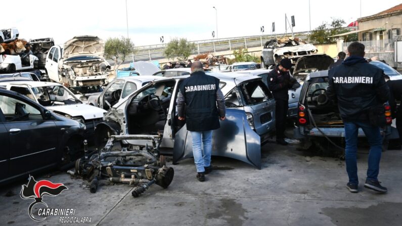 Reati ambientali, sequestrata autodemolizione a Reggio Calabria