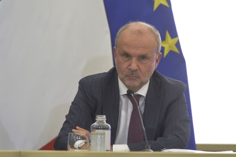Covid, Schillaci “Ancora mascherine in ospedali e Rsa”