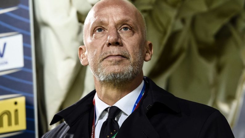 Vialli “Sospendo i miei impegni temporaneamente”