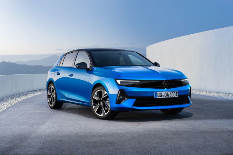 Opel, nel 2023 la “scossa” tra elettriche e idrogeno