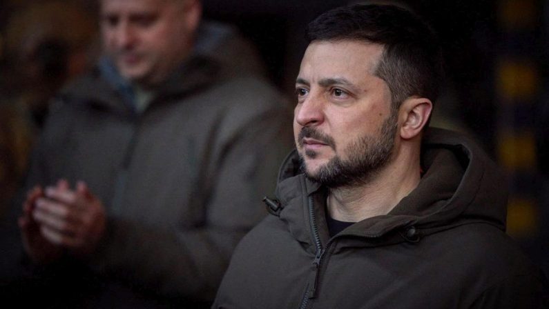 Zelensky negli Usa “Nel 2023 restituiremo la bandiera al popolo ucraino”
