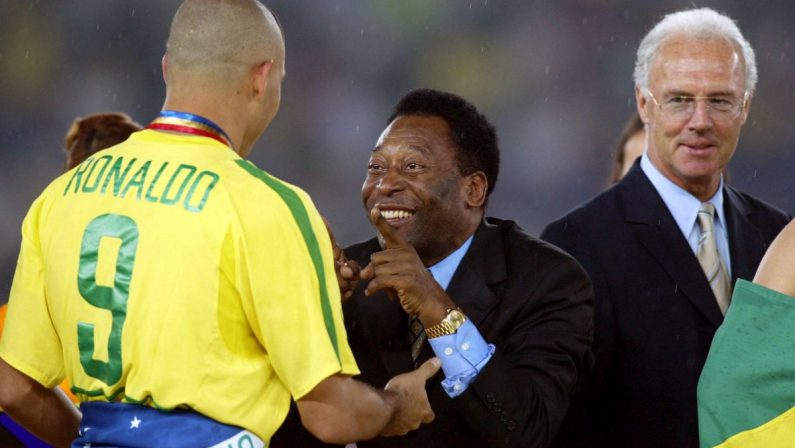 Da Neymar a Ronaldo il Fenomeno: “Addio al Re del calcio”