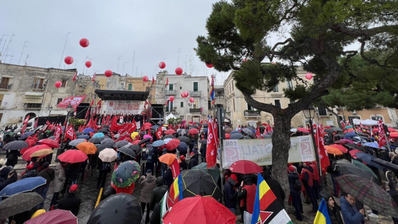 Sciopero Cgil a Bari, in corteo con Landini