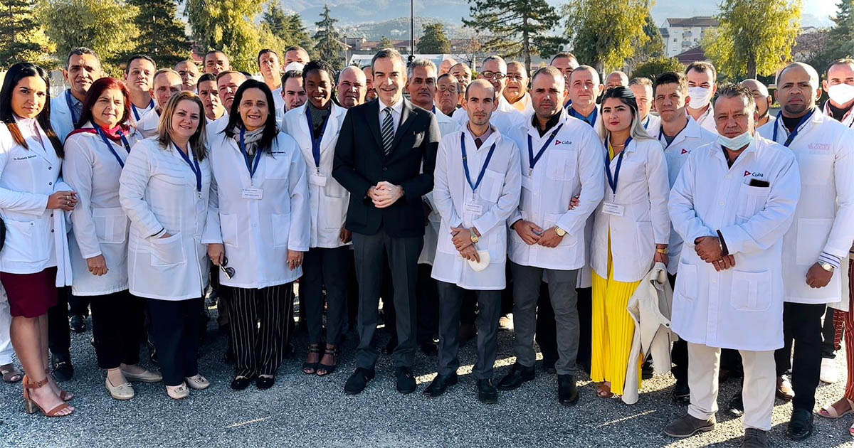 Medici cubani con Occhiuto