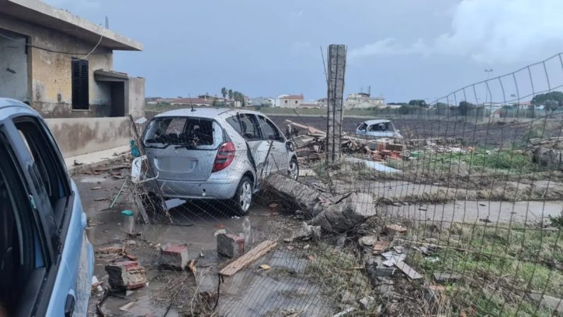 Crotonese flagellato dal maltempo, tromba d’aria devasta l’area di Capo Colonna