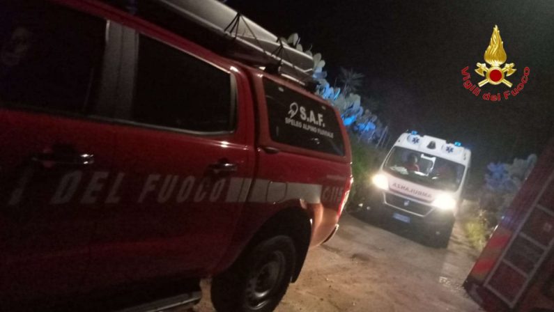 Precipita in un dirupo, 80enne recuperato dai Vigili del fuoco nel Vibonese