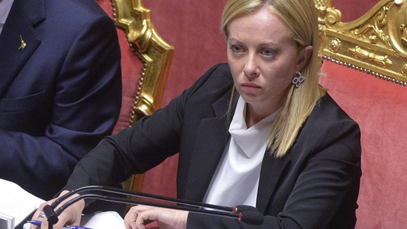 Meloni “Blitz al Senato incompatibile con la civile protesta”