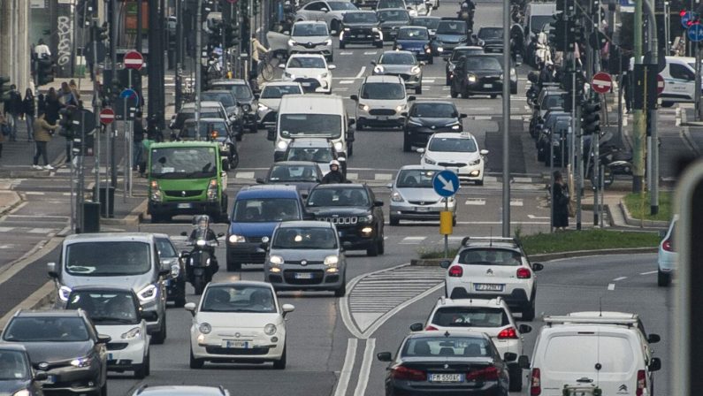 Unrae “Il mercato auto accelera ma 2022 vicino al minimo storico”