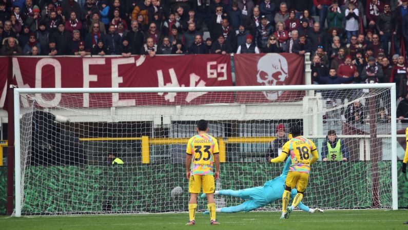 Nzola su rigore, lo Spezia vince in casa del Torino
