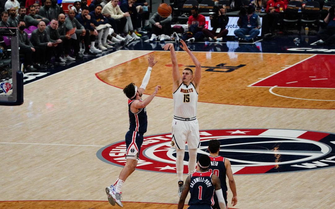 Lillard non basta, i Nuggets di Jokic battono Portland