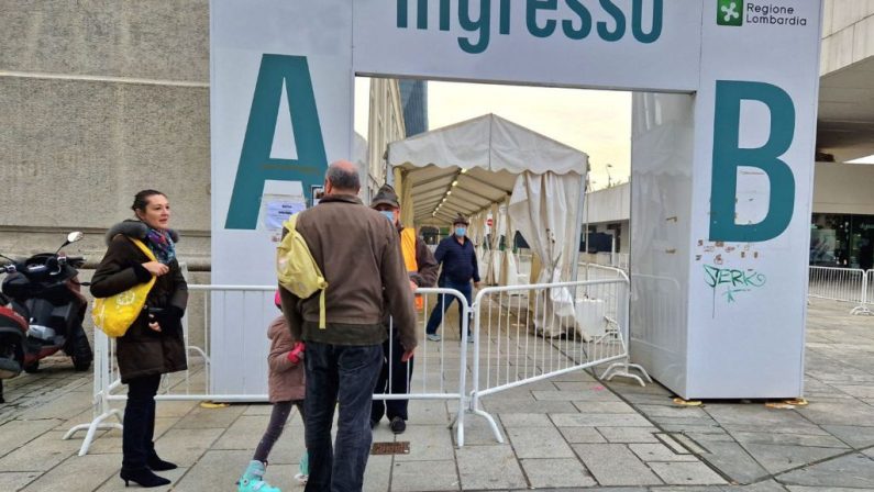 Covid, in una settimana 51.897 positivi e 495 morti