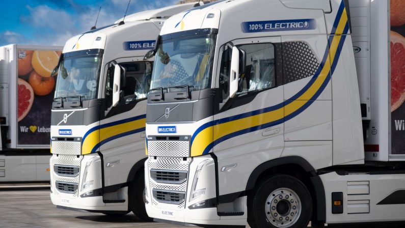 Volvo consegna 15 camion elettrici pesanti al gruppo Primafrio