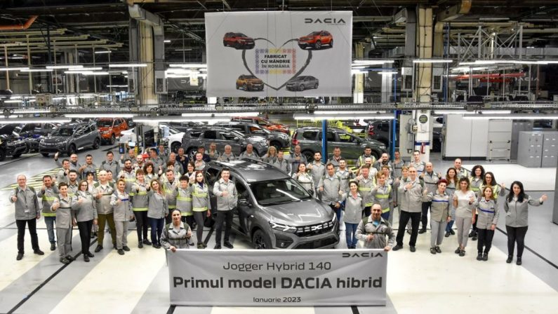 Al via a Mioveni la produzione del primo Dacia Jogger Hybrid 140