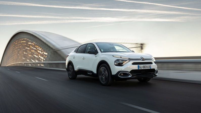 In arrivo la nuova Citroen e-C4 X, 100% elettrica