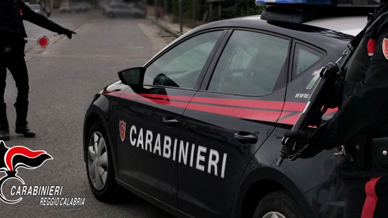 Roccella Ionica, spari contro la porta d’ingresso di un parrucchiere