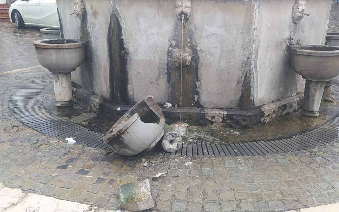 Cassano, vandali danneggiano la Fontana dell’acqua solfurea