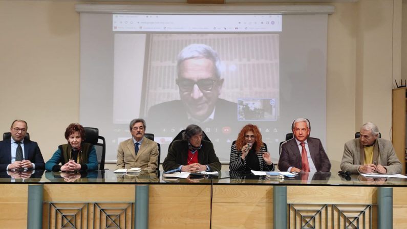 Manna invitato alla presentazione di un libro, il tribunale lo blocca