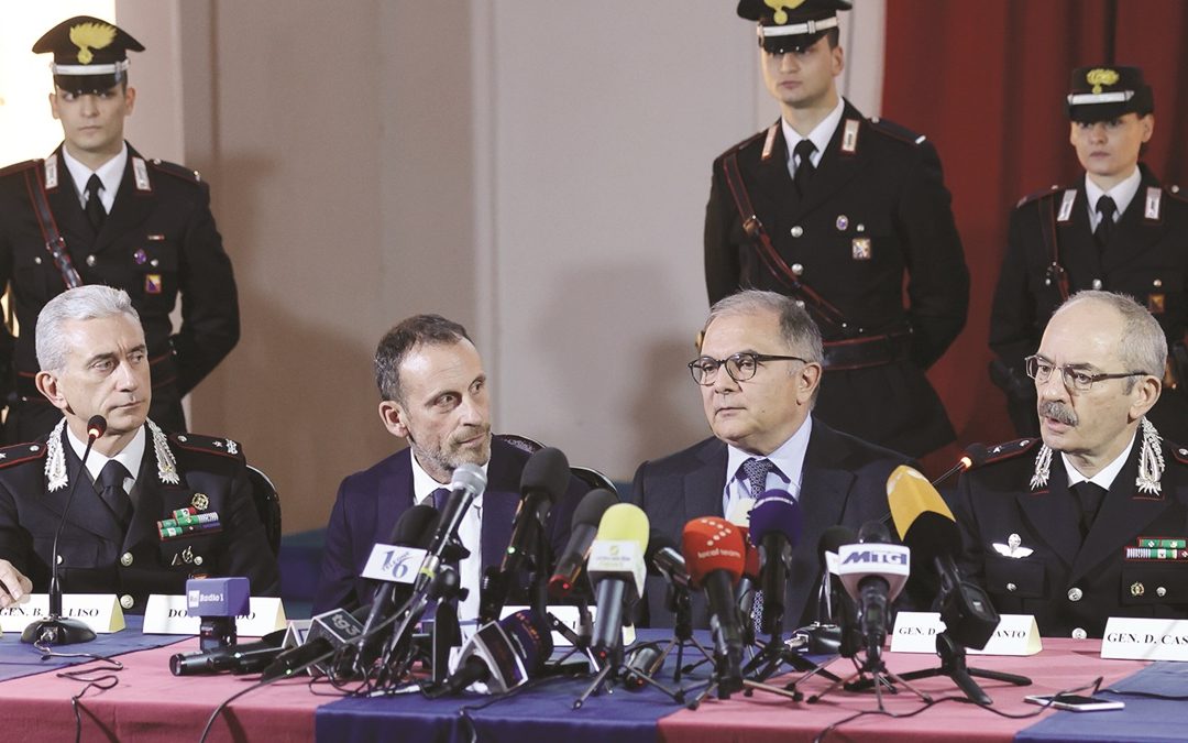 La conferenza stampa seguita all'arresto di Matteo Messina Denaro, Paolo Guido è il secondo da sinistra