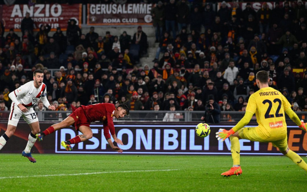 Magia Dybala, la Roma batte il Genoa e va ai quarti