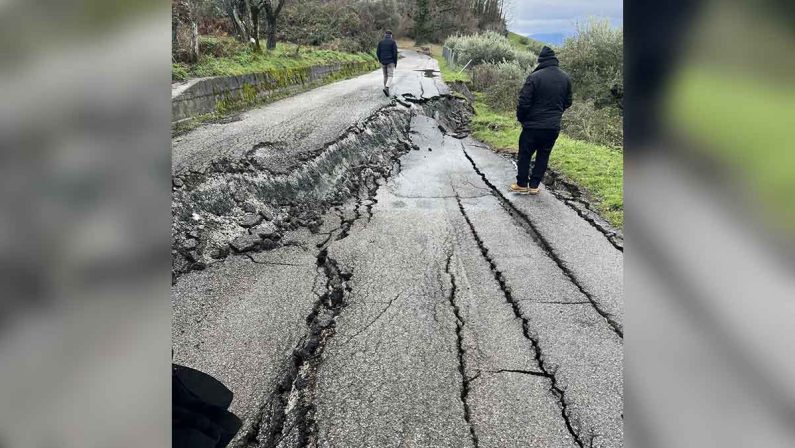 Ogni giorno una frana: sprofonda l'area sud del Potentino