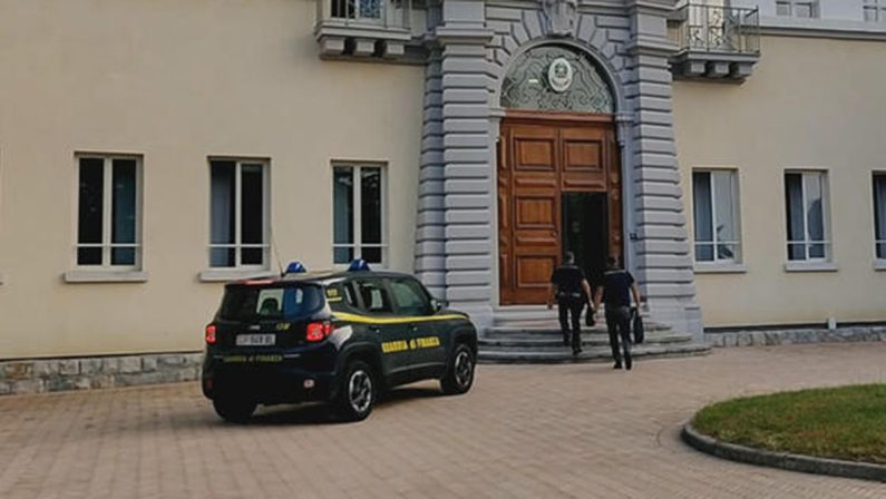 Falsi crediti Iva, 65 indagati e sequestri per 52 milioni