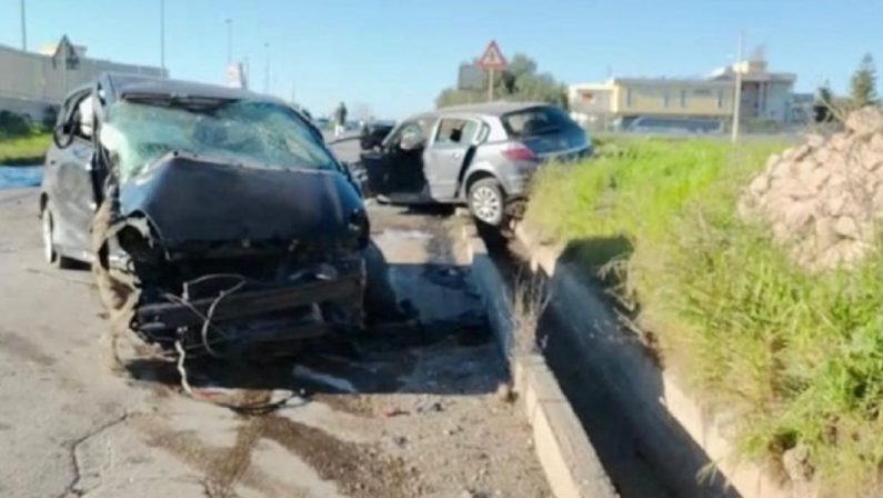 Andria, terribile incidente stradale: 2 morti e 7 feriti