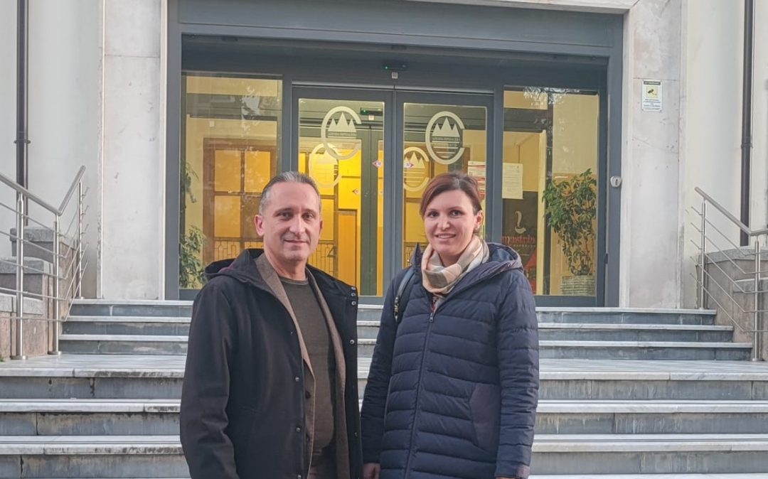 Il sindaco Puccio e il garante della salute Stanganelli davanti all'Asp di Catanzaro